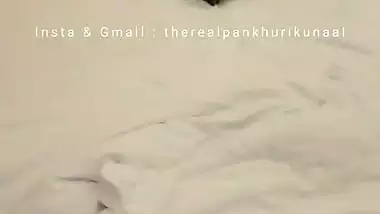 Bhabhi Enjoying a Hot Sex with a Fan and Recorded