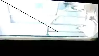 Desi aunty fingered by co worker in shopping mall staircase caught