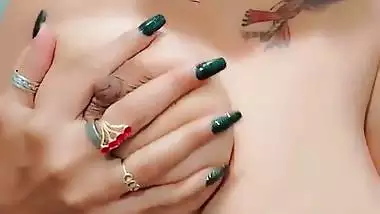 Indian nude milf shows her big boob and pussy on camera