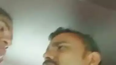 Dude seduces cute Desi auntie to have hot XXX for amateur camera