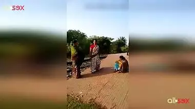 Milf aunty stripping and show pussy in the middle of the railway station