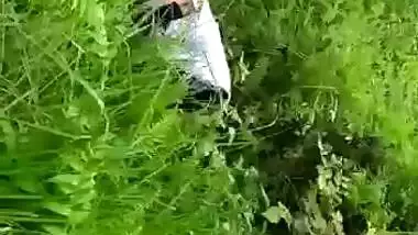 Catches a college couple fucking in an Indian outdoor sex