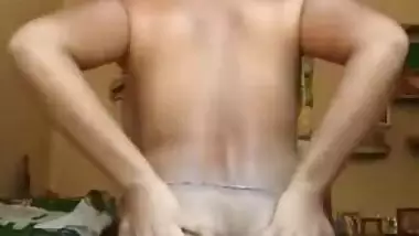 Hot XXX video of busty Desi girl posing naked for her boyfriend
