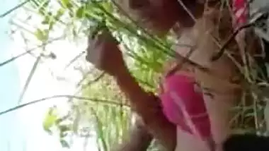 Beautiful Indian girl gets fucked XXX outdoors by her cute boyfriend MMS