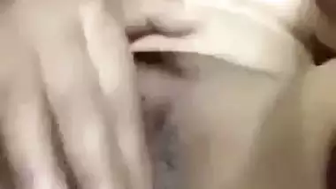 Bhabhi in pink bra goes nude in Bengali viral fingering