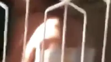 Voyeur secretly records nude Desi babe XXX after taking a shower