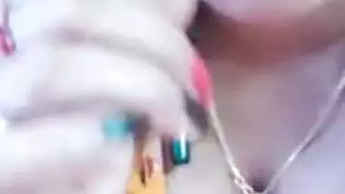 New Chamet video of desi girl in nighty showing nude figure