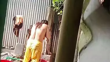 Neighbor Bengali aunty bathing outdoor caught on camera