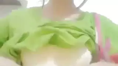 Sexy girl says sorry to her lover by sending her nude MMS