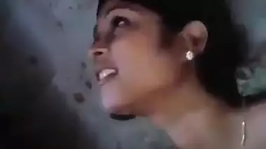 Desi Beautiful gf sucking lover dick