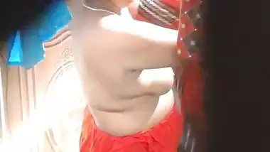 Mature aunty bathing caught by tenant guy viral MMS